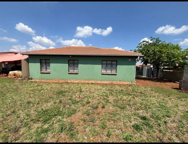 3 BEDROOM HOUSE FOR SALE IN PROTEA GLEN EXT